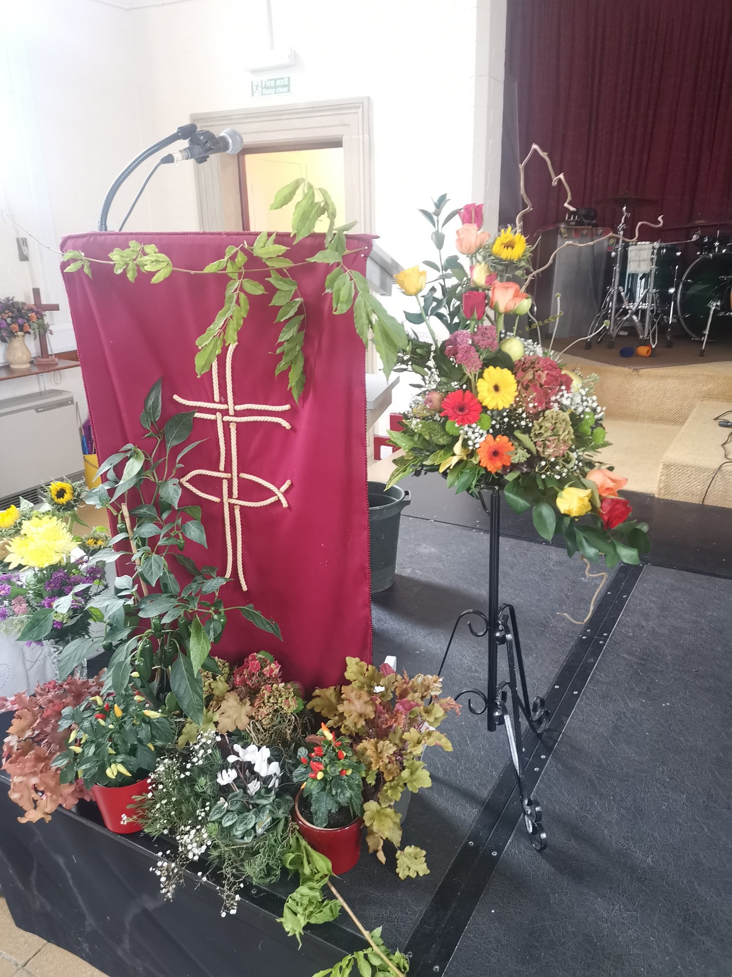 Pedestal arrangement medium