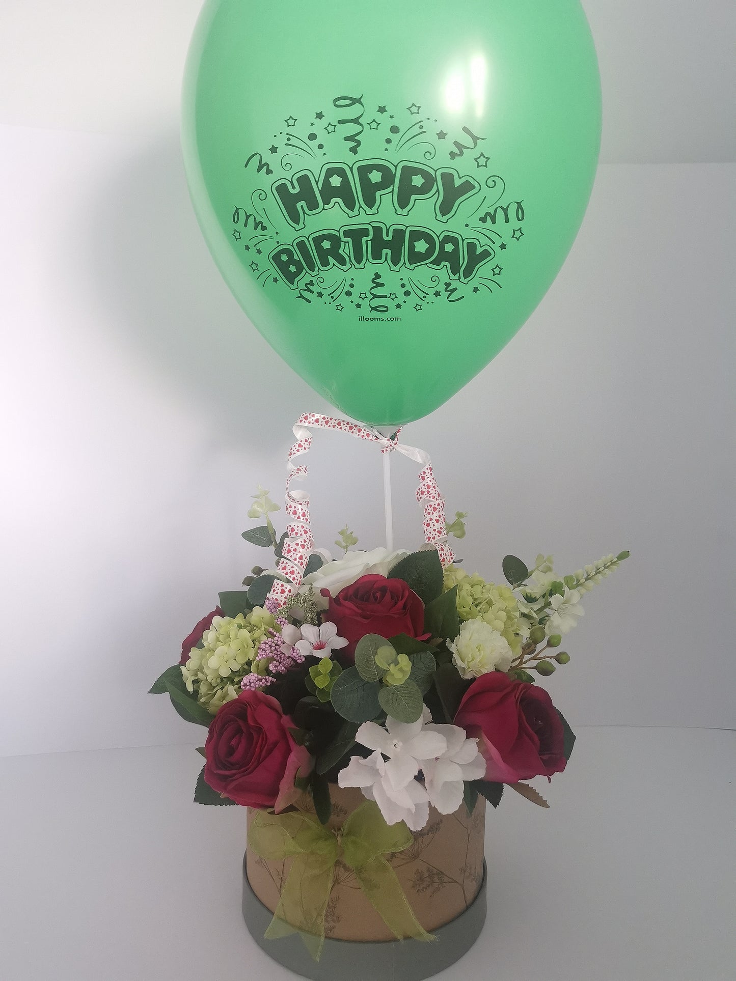 Hat box Happy Birthday gift ( balloon not incl )